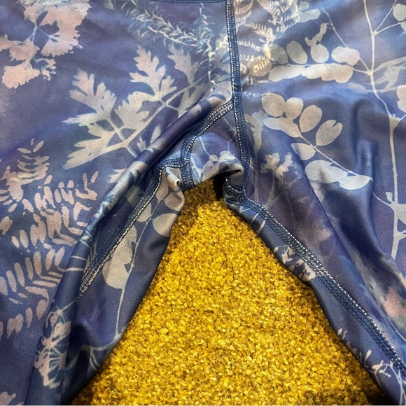 My Inner Fire - Yoga Crop Legging - Size 10 - Picture 4 of 10